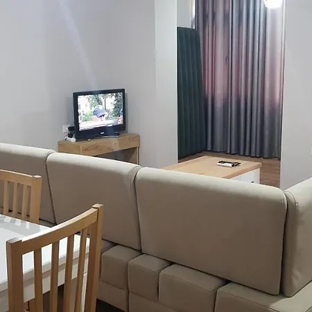 Ersa's Lovely Flat-2 Bedroom * Tirana